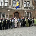 Kolona sa posmrtnim ostacima žrtava genocida zastala u Sarajevu (Foto: D. Begović/Fokus)