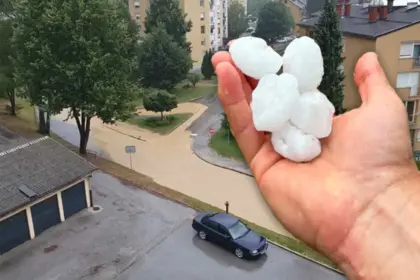 Oluja praćena gradom u Sloveniji