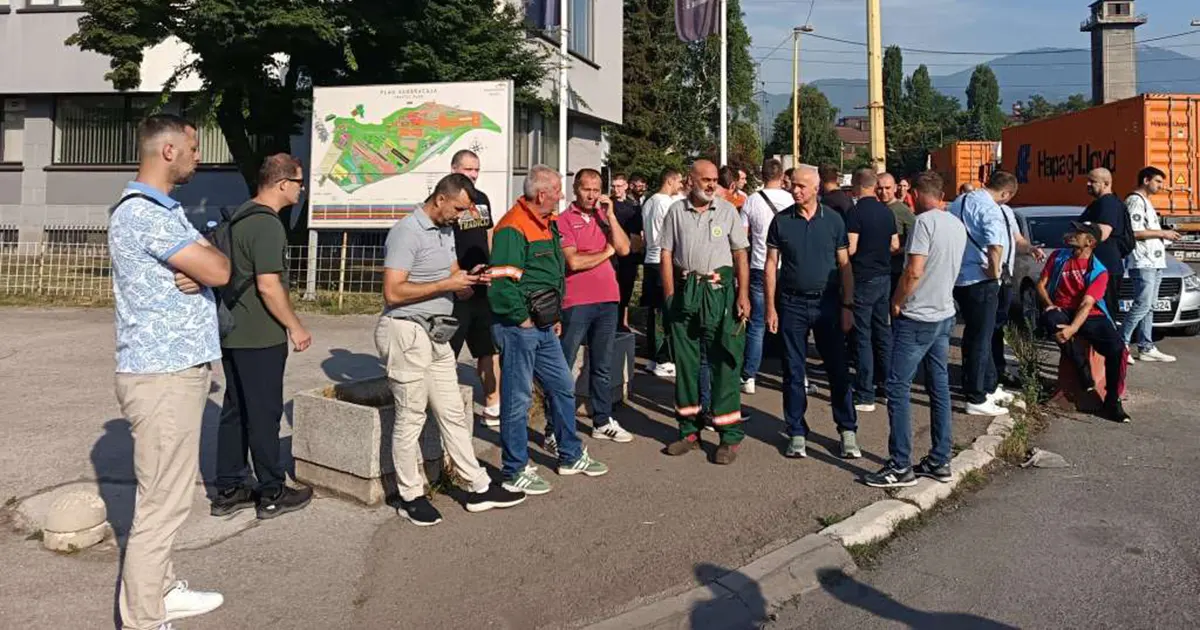 Preduzeće u teškoj situaciji Plata im kasni peti dan, jutros su počeli protest, tvrde da im se prijeti