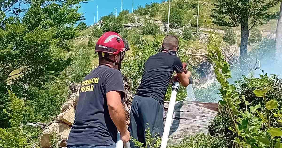Vatrogasci se i dalje bore s požarima kod Mostara i Konjica