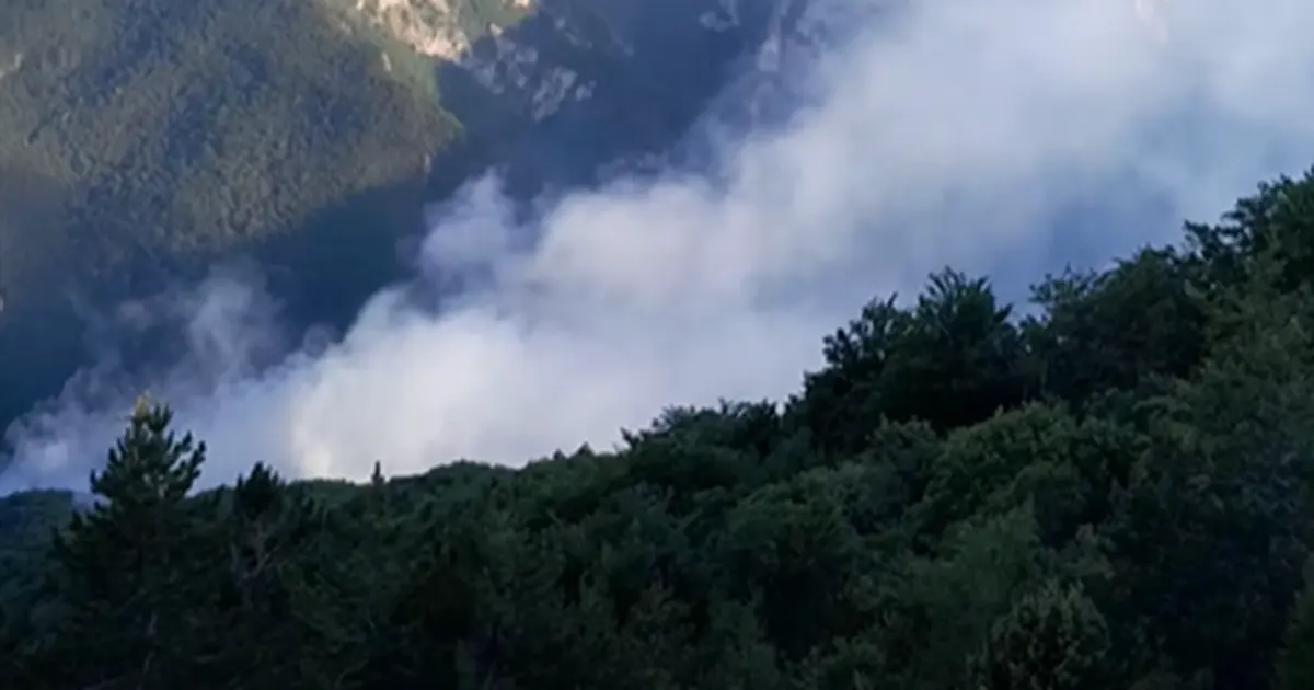Gori jedan od najljepših kanjona u BiH, vatra se približila selu Blace. Zatražena pomoć Air Tractora