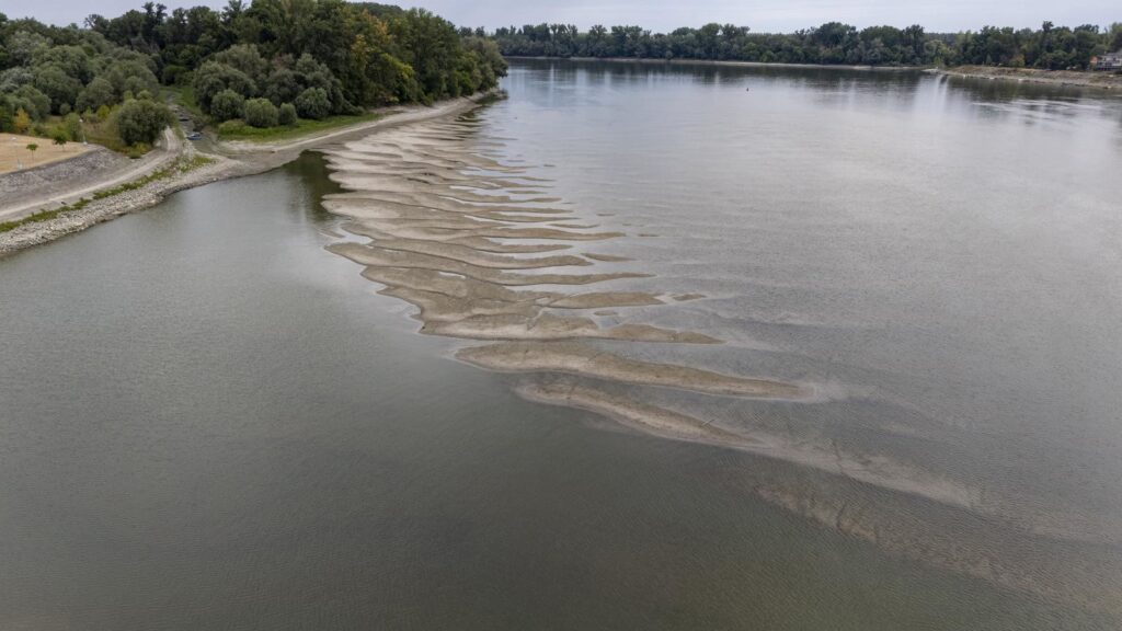 Pogled iz zraka na rijeku Dunav kod Batine (Foto: Davor Javorovic/PIXSELL)