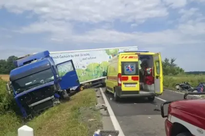Stravičan sudar automobila i kamiona