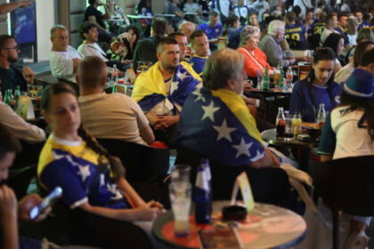 Sarajevo spremno za utakmicu, navijači preplavili grad