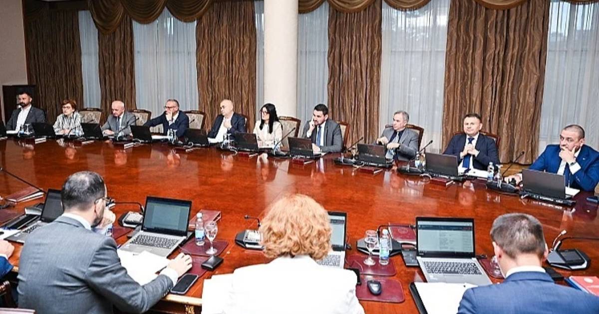 Vlada RS usvojila zakon: Do tri godine zatvora za isticanje zastave i simbola Armije RBiH