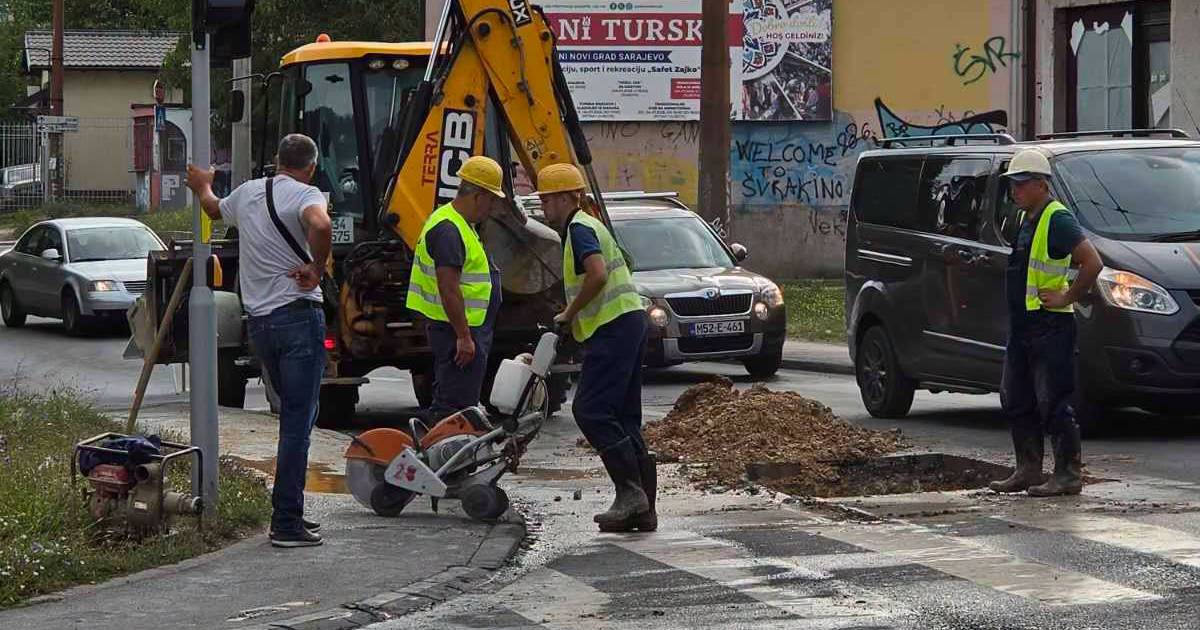 Popravak cjevovoda u Sarajevu će trajati najmanje 12 sati: Stigle cisterne s vodom