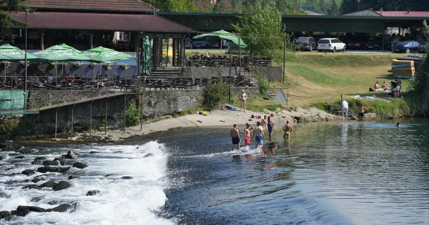 Banja Luka: Osvježenje od visokih temperatura mnogi su potražili na kupalištu Slap