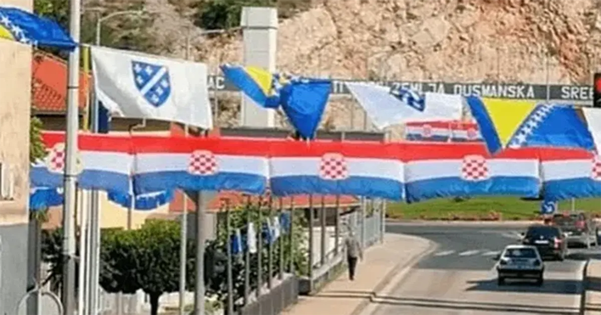 Grad Stolac pozvao udruženja i pojedince da uklone navijačke zastave