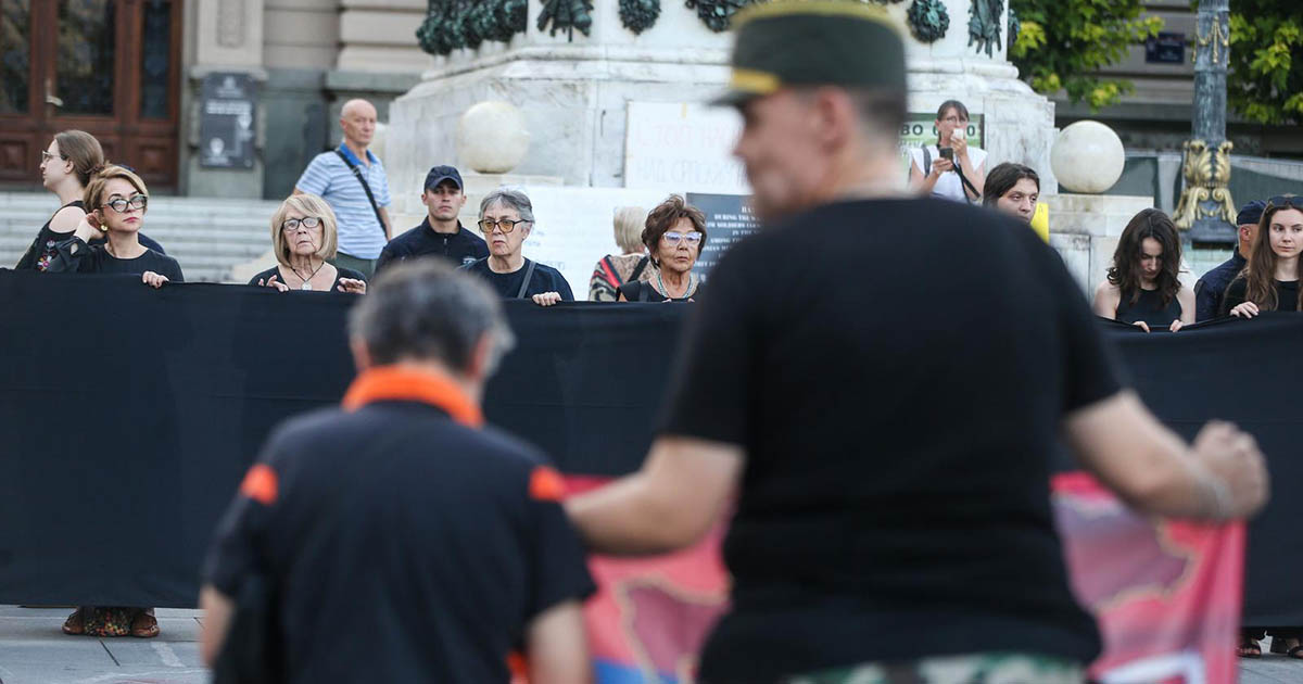 Žene u crnom odale počast žrtvama genocida, provocirali ih slikama Mladića