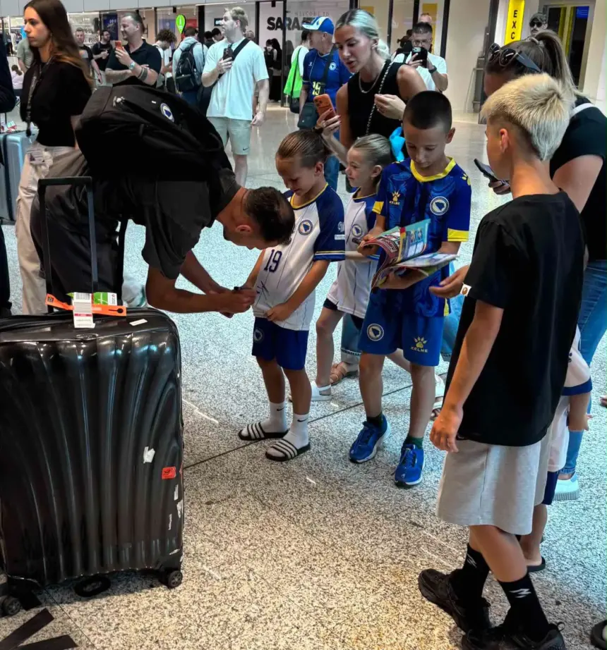 Reprezentativci BiH dočekani na sarajevskom aerodromu
