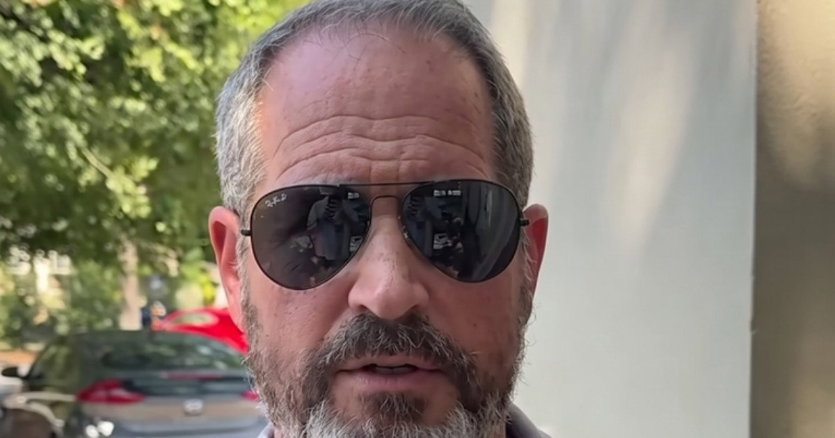 Hirurg koji je preživio infarkt: “Ovo su simptomi koje ne smijete ignorisati” Hirurg koji je preživio infarkt: “Ovo su simptomi koje ne smijete ignorisati”
