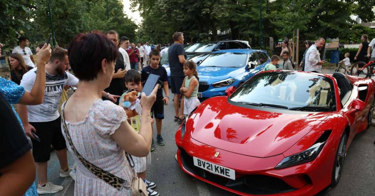 Na Vilsonovom šetalištu predstavljeno 50 luksuznih i sportskih automobila