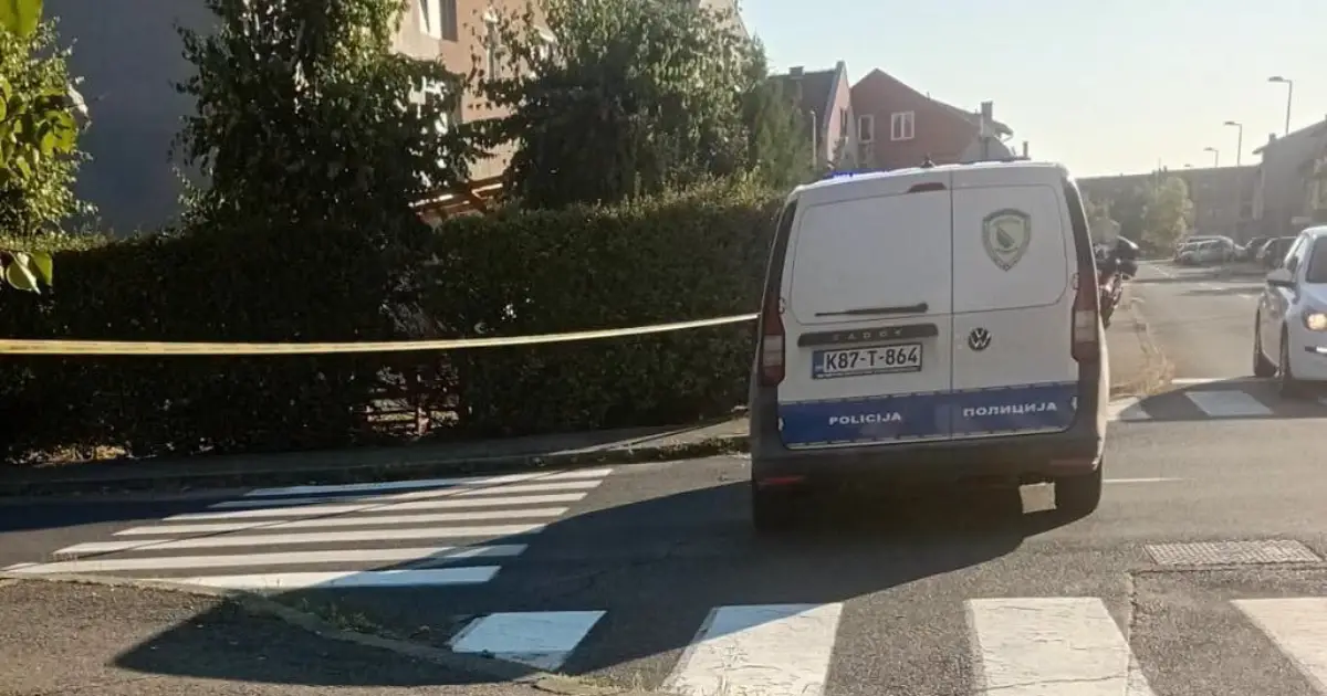 Muškarca ispred porodične kuće presreli na motociklima i upucali ga sa više metaka