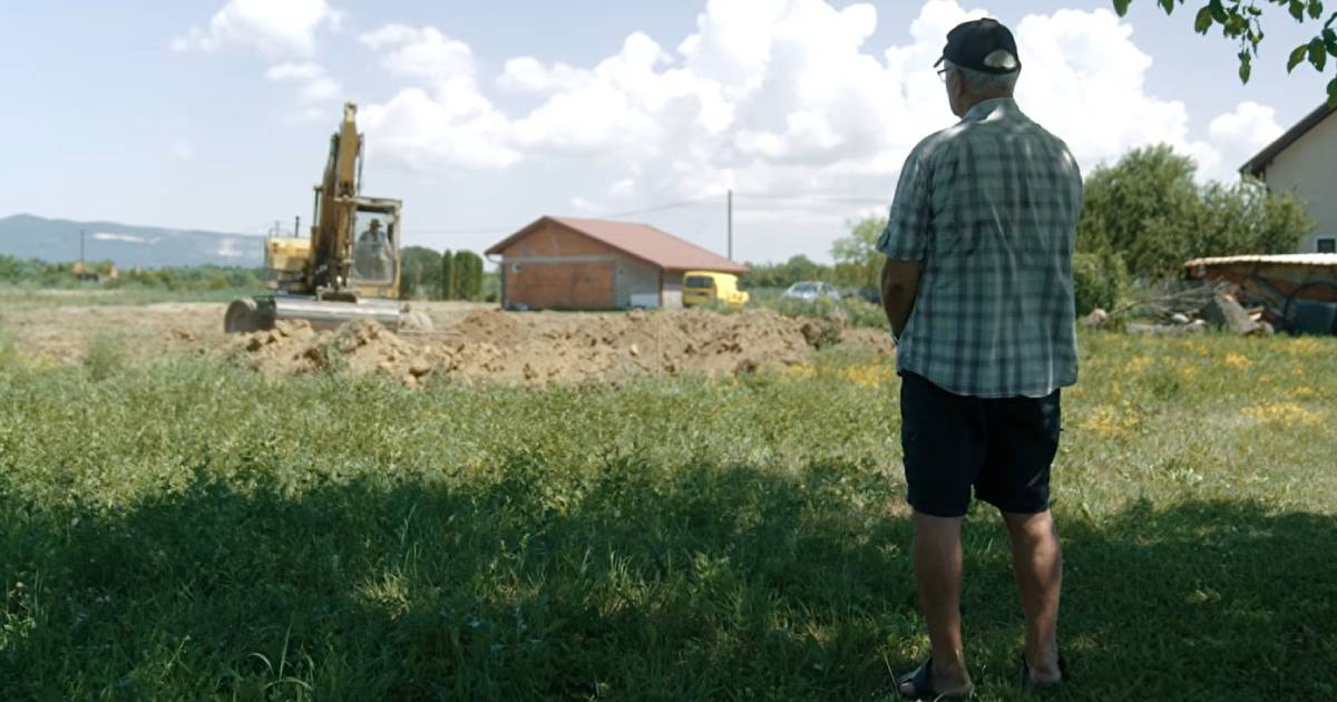 Ešef 34 godine traži suprugu, sinove, majku i sestru: Četiri dana čekao kraj bagera, ali nije ih pronašao