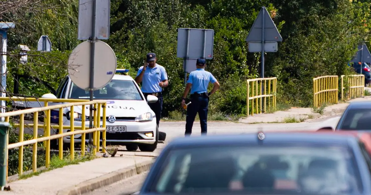 Fizički obračun ispred porodične kuće: Jedna osoba upucana s dva metka, dvojica uhapšena