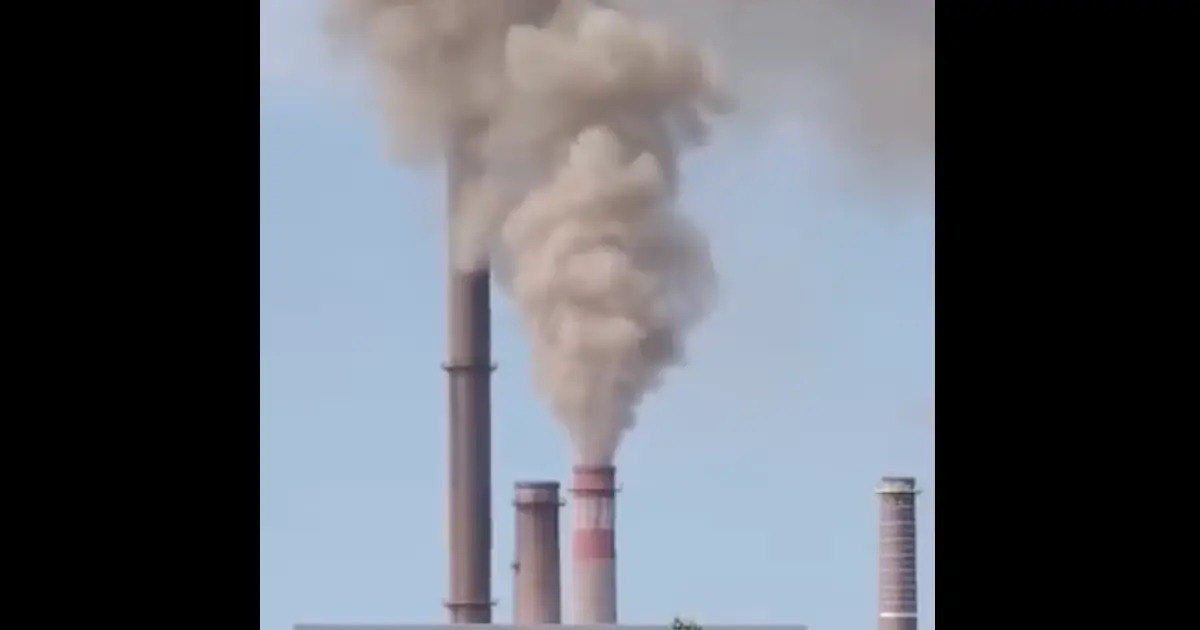 Iz termoelektrane u Tuzli suklja crni prljavi dim, Elektroprivreda BiH otkrila o čemu se radi