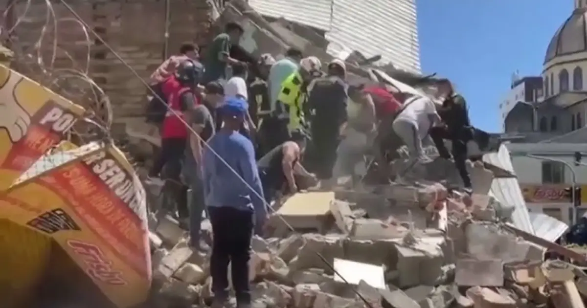 Raste broj poginulih u razornom zemljotresu koji je potpuno uništio i oštetio više od 1.500 zgrada