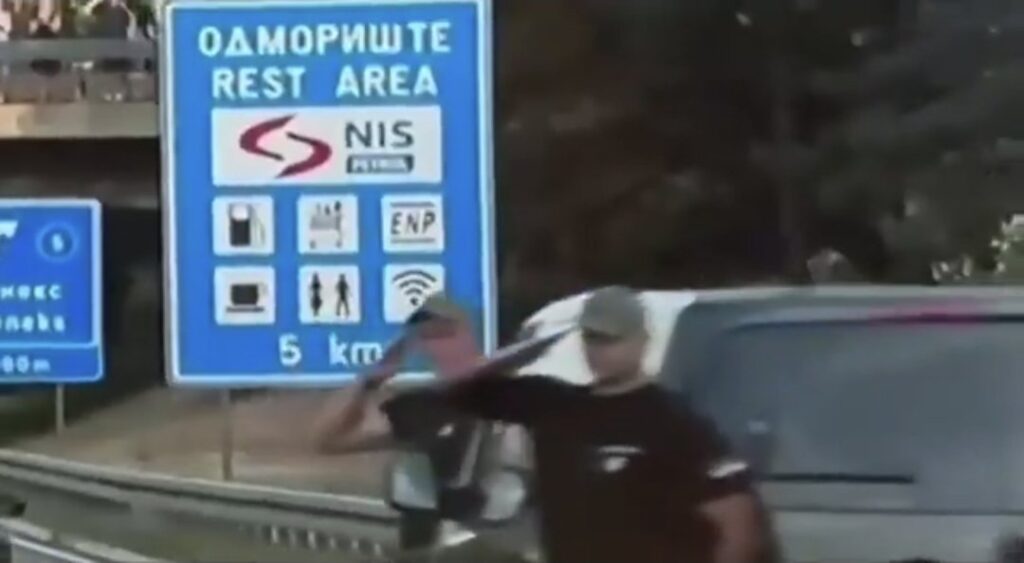 Srbijanska policija salutira zločincu