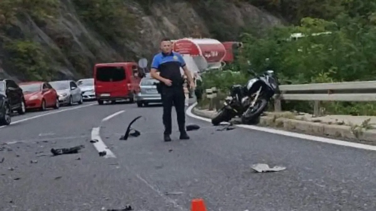 Teška nesreća na M-17, motociklista hitno prevezen u bolnicu Teška nesreća na M-17, motociklista hitno prevezen u bolnicu