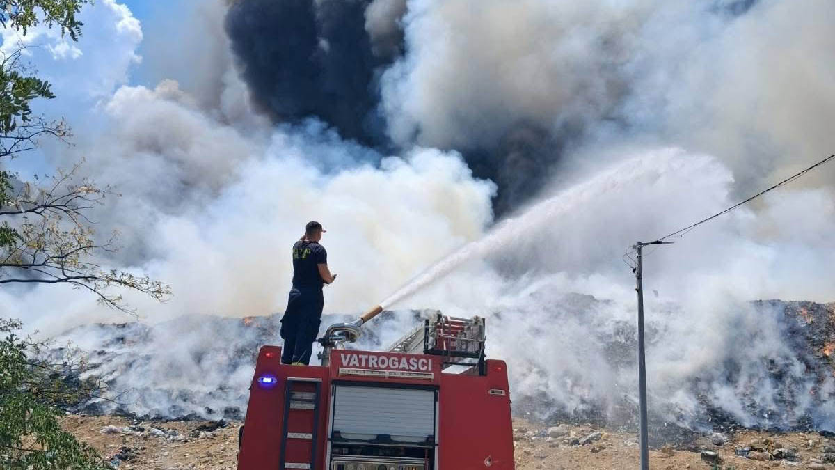 Tragedija u Tuzli: Vatrogasac preminuo nakon gašenja požara