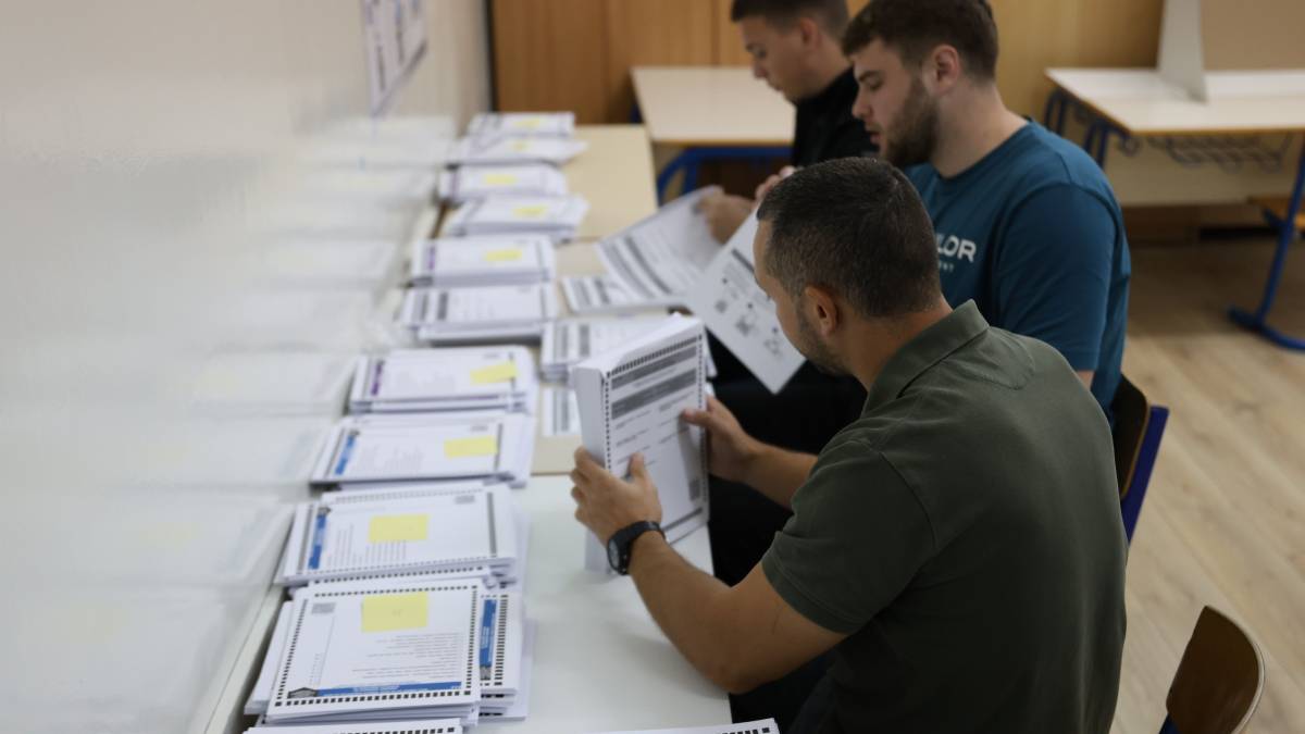 CIK naredio ponovno brojanje glasova na 246 biračkih mjesta: Utvrđene nepravilnosti