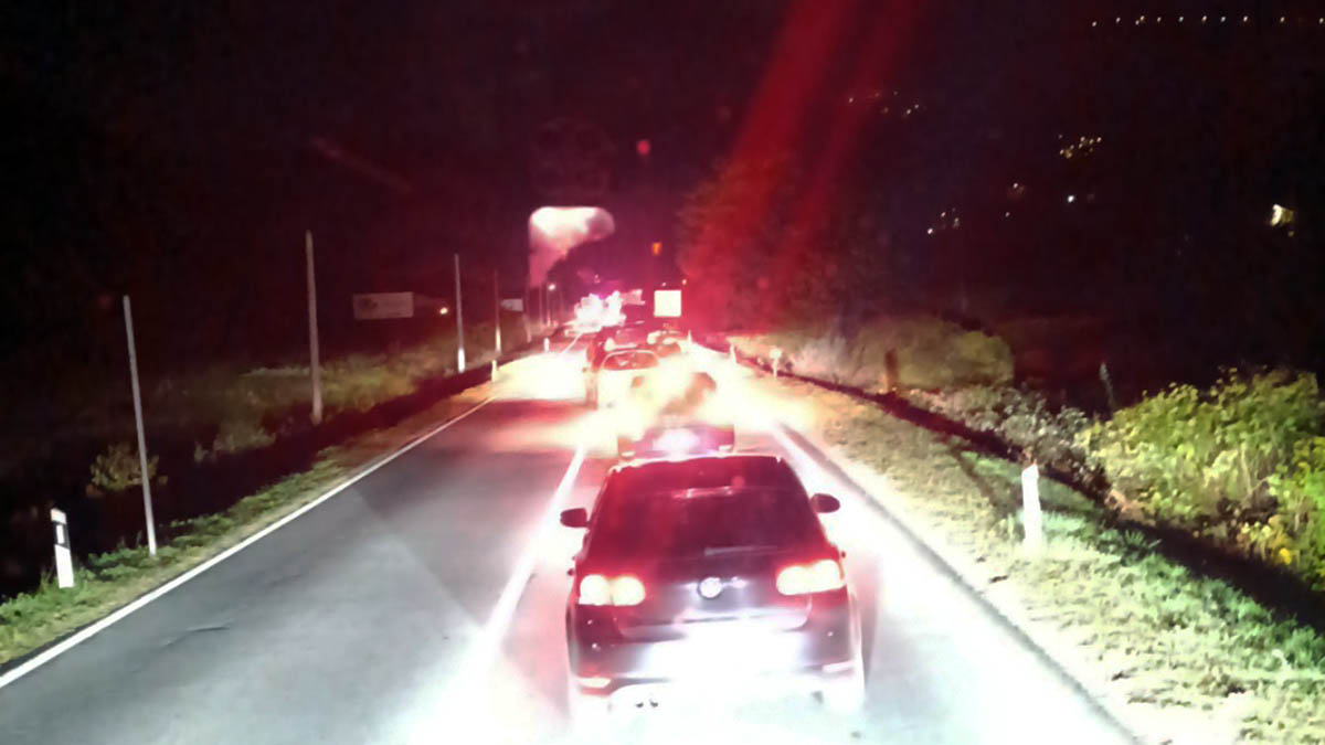 Teška nesreća na M-17: Pješak poginuo nakon što ga je udario Mercedes