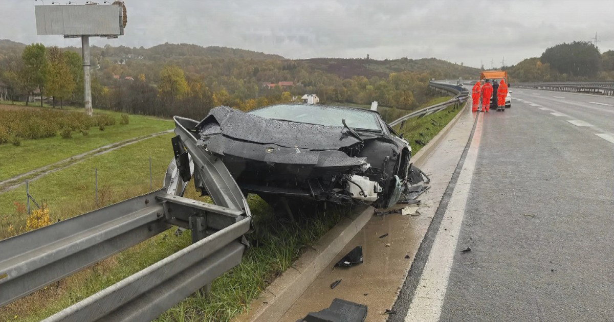Lamborghini se zabio u ogradu na autoputu