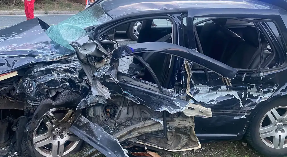 Objavljene fotografije i video teške nesreće na M-17: Automobili uništeni, više osoba povrijeđeno